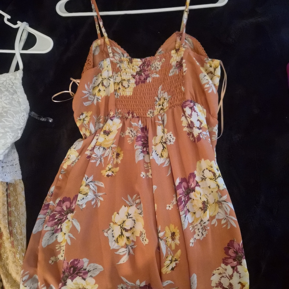 Floral Lace Romper - Picture 3 of 4